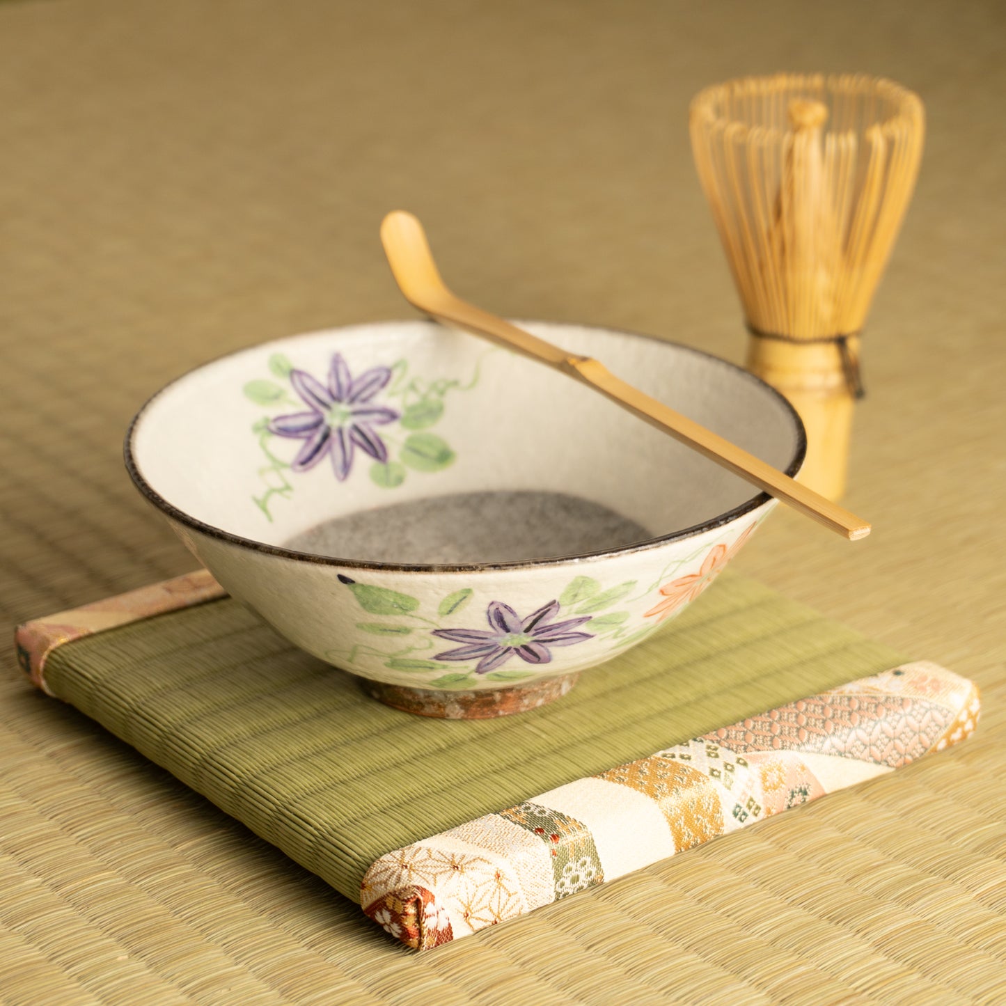 抹茶碗(平)　白化粧"鉄仙"　与し三 KOTOPOTTER