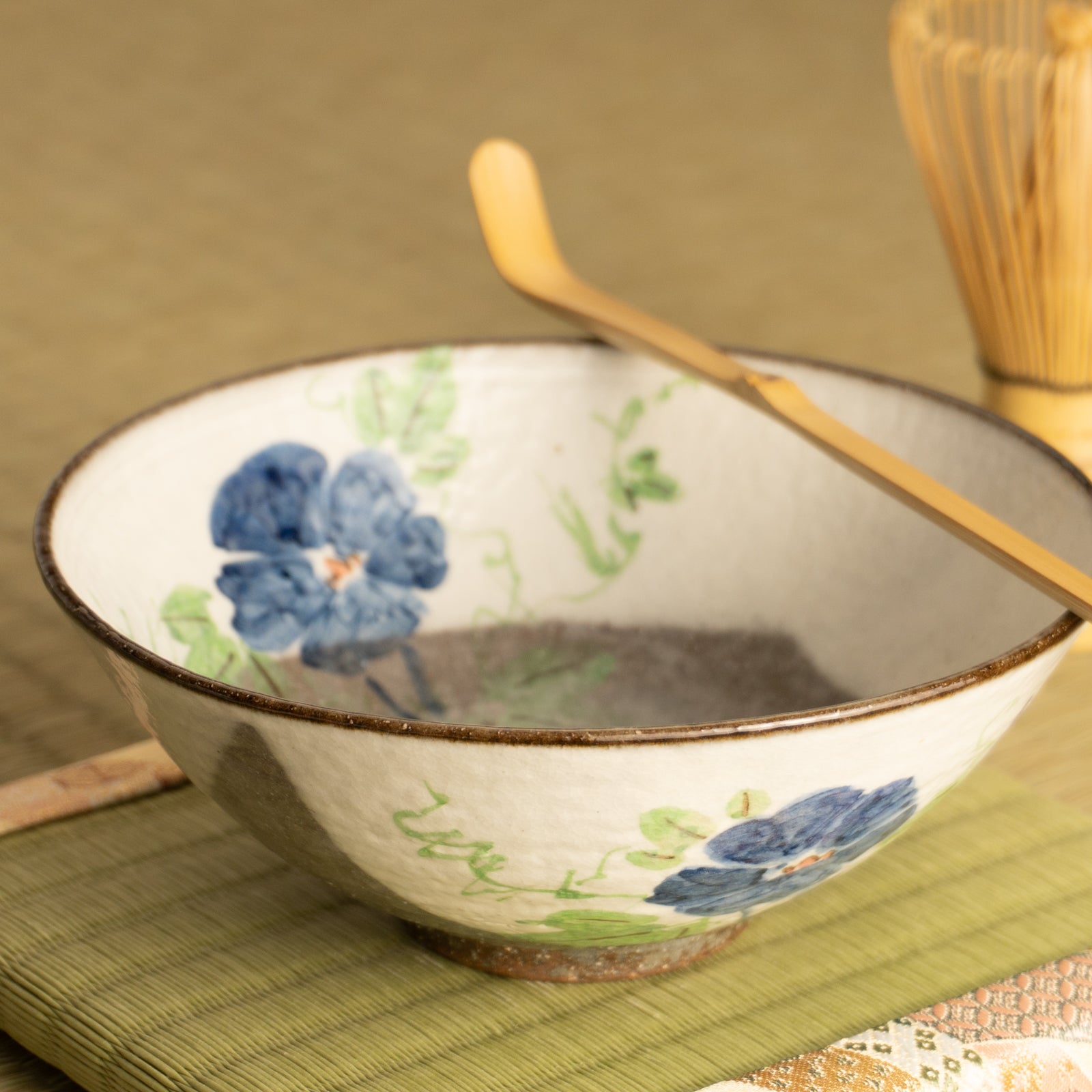 抹茶碗(平)　白化粧"紫陽花"　与し三 (コピー) KOTOPOTTER