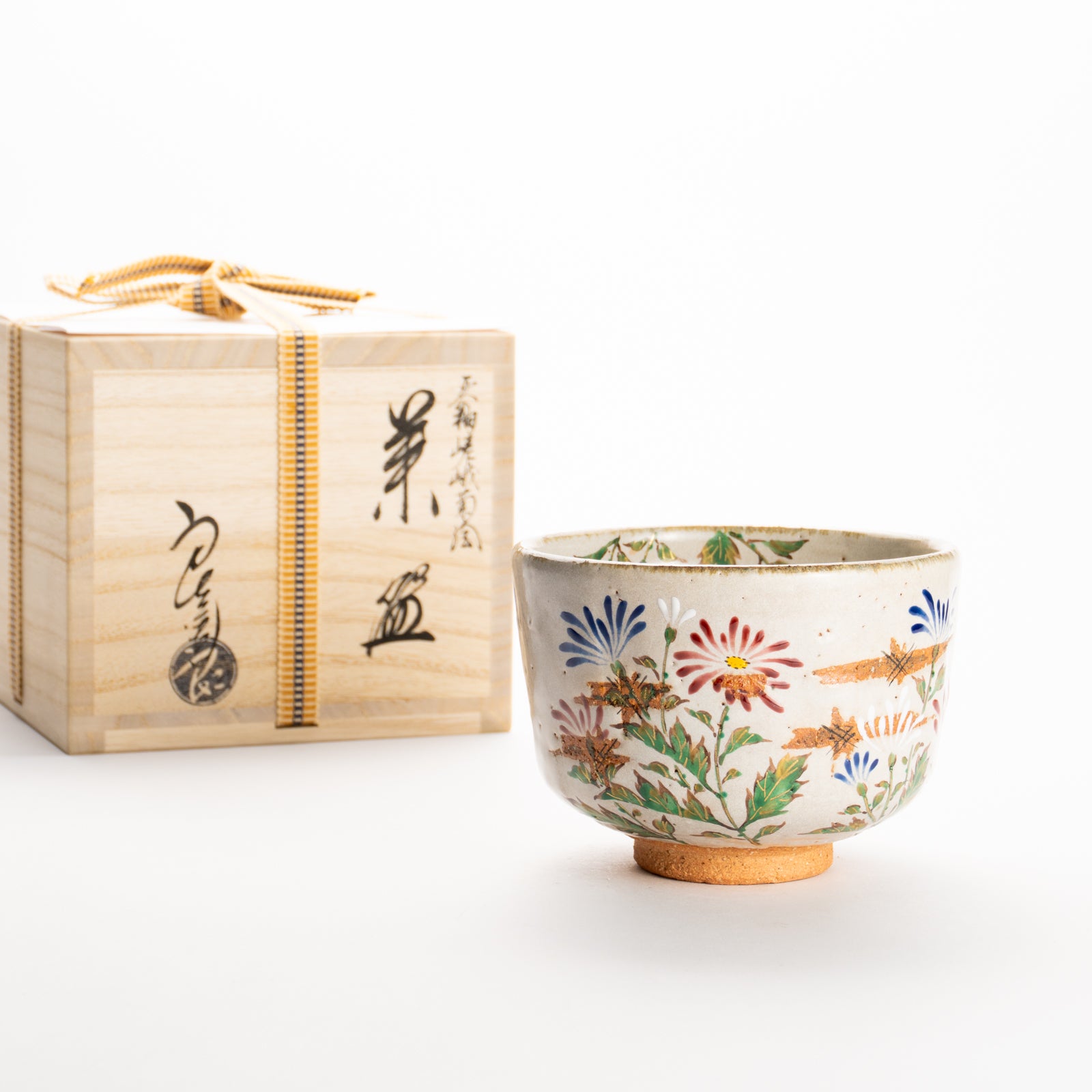 江戸時代後期の茶陶作品 京都・嵐山 嵯峨焼 楽焼茶碗 時代箱付 茶道具 京都 清水焼】抹茶碗 灰釉 嵯峨菊 良二｜コトポッター