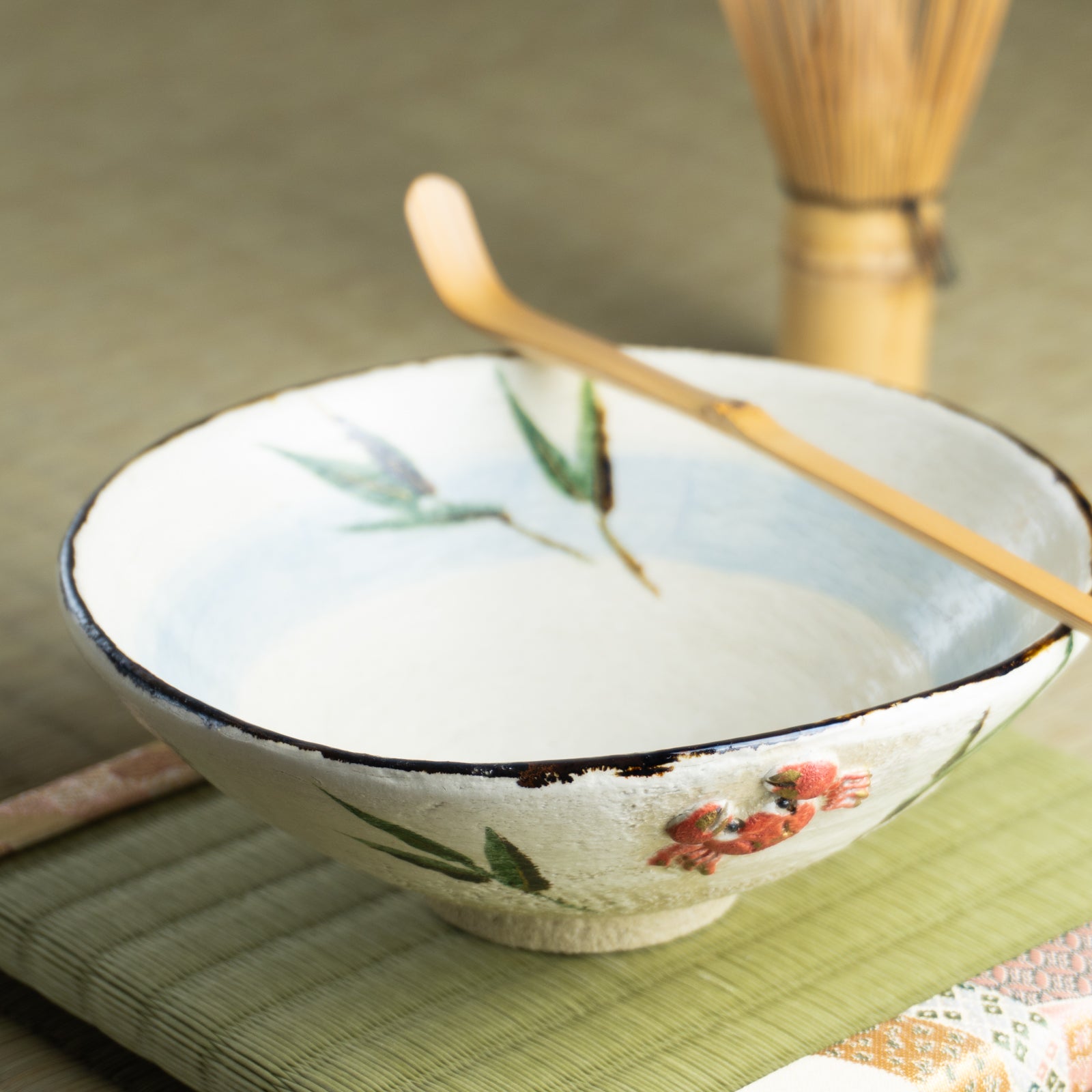 抹茶碗(平)　楽焼 芦に蟹　桂楽 KOTOPOTTER