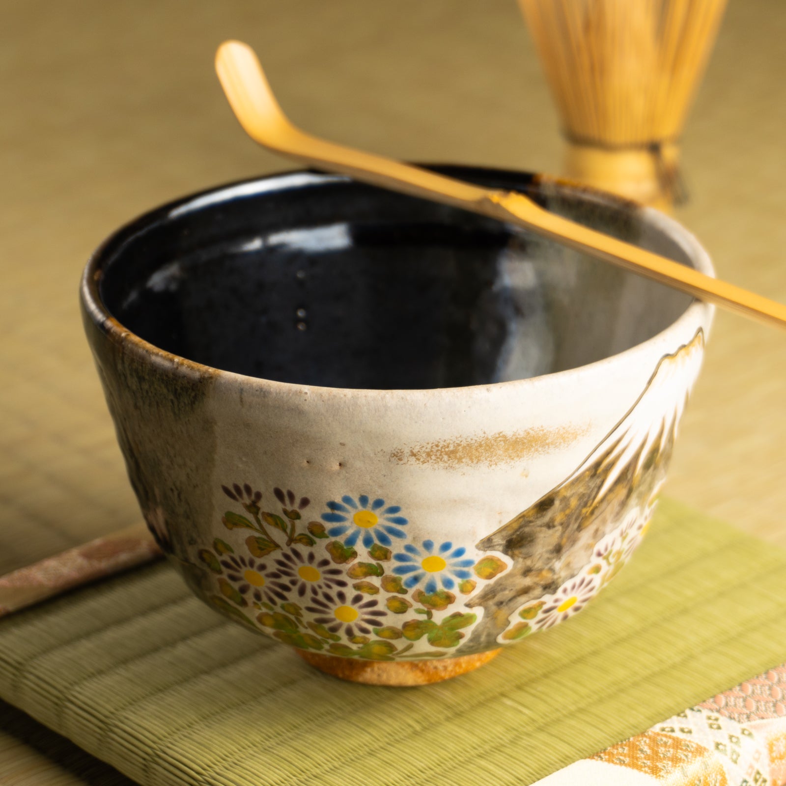 抹茶碗　灰釉掛分 富士に菊　良二 KOTOPOTTER