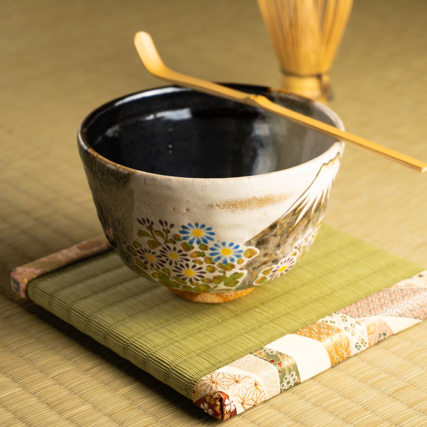 抹茶碗　灰釉掛分 富士に菊　良二 KOTOPOTTER