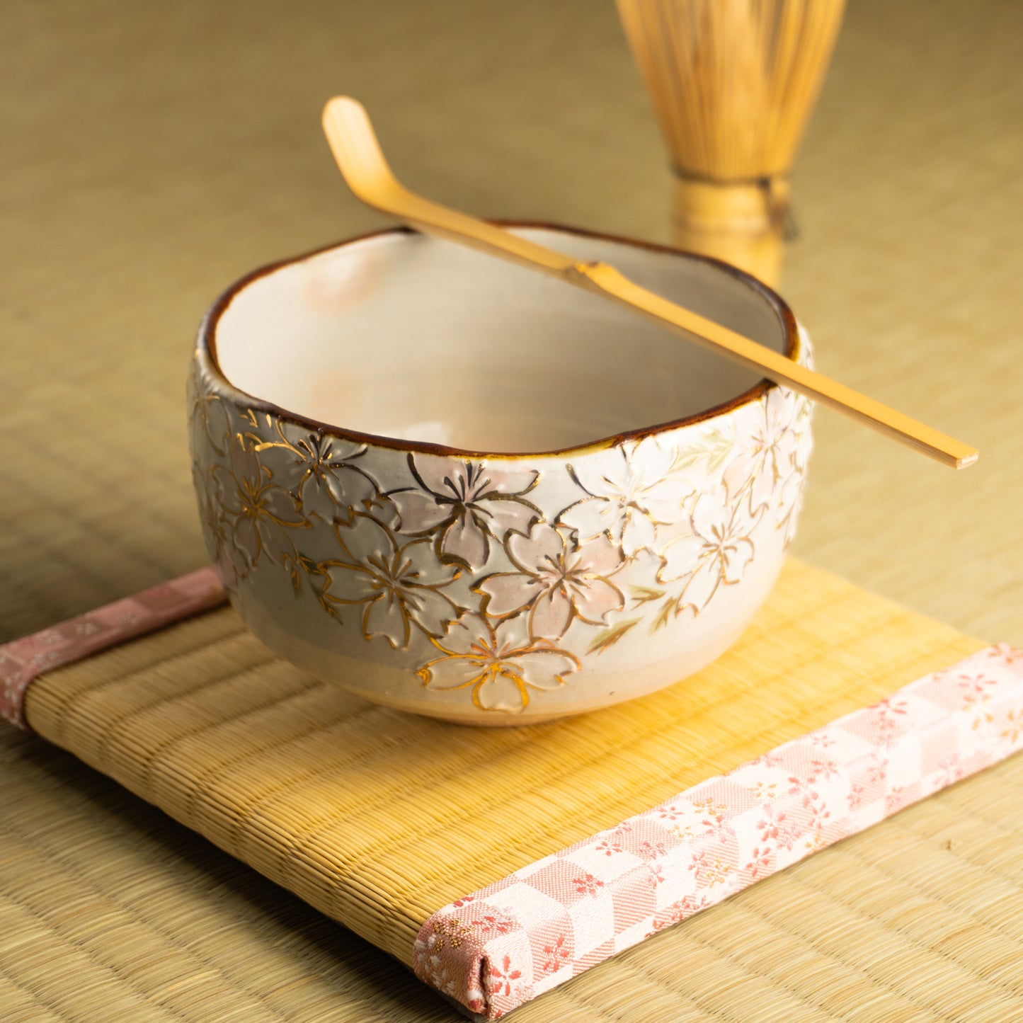 抹茶碗　イッチン金彩 桜　俊山窯 KOTOPOTTER