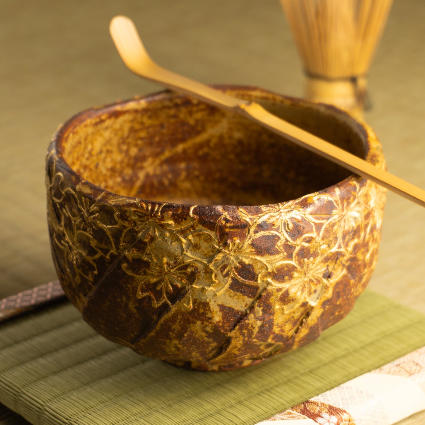抹茶碗　イラボ金彩"桜之図"　俊山窯 KOTOPOTTER