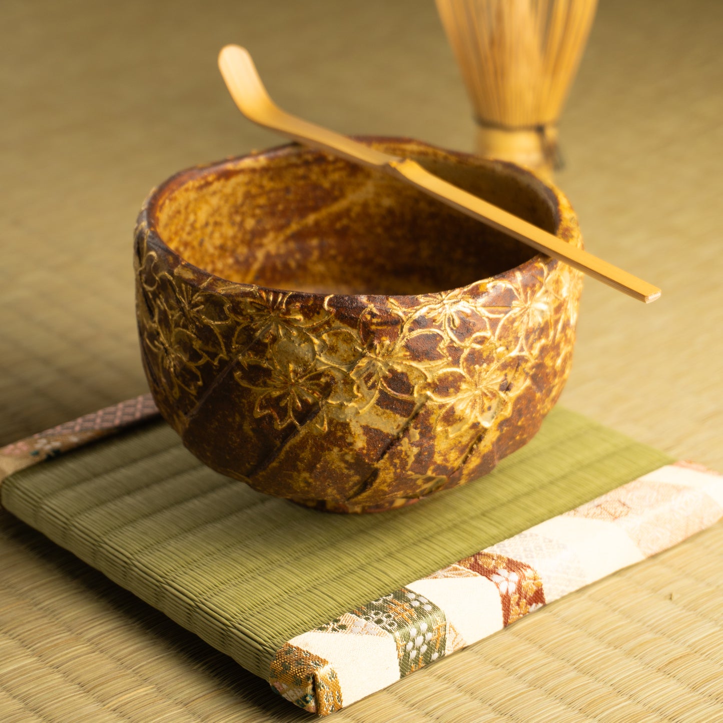抹茶碗　イラボ金彩"桜之図"　俊山窯 KOTOPOTTER