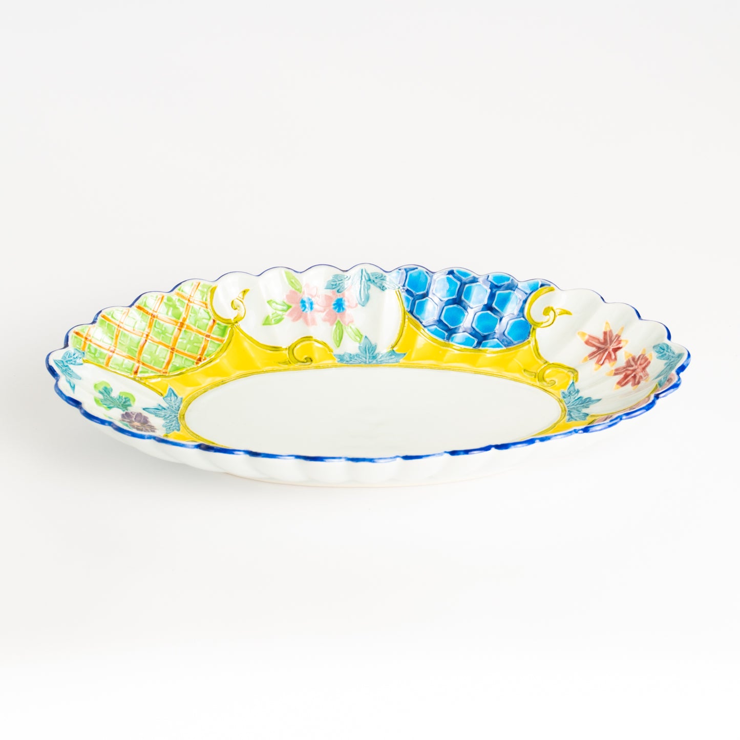 菊割長皿　交趾四季草花 有職紋　秀峰堂 KOTOPOTTER