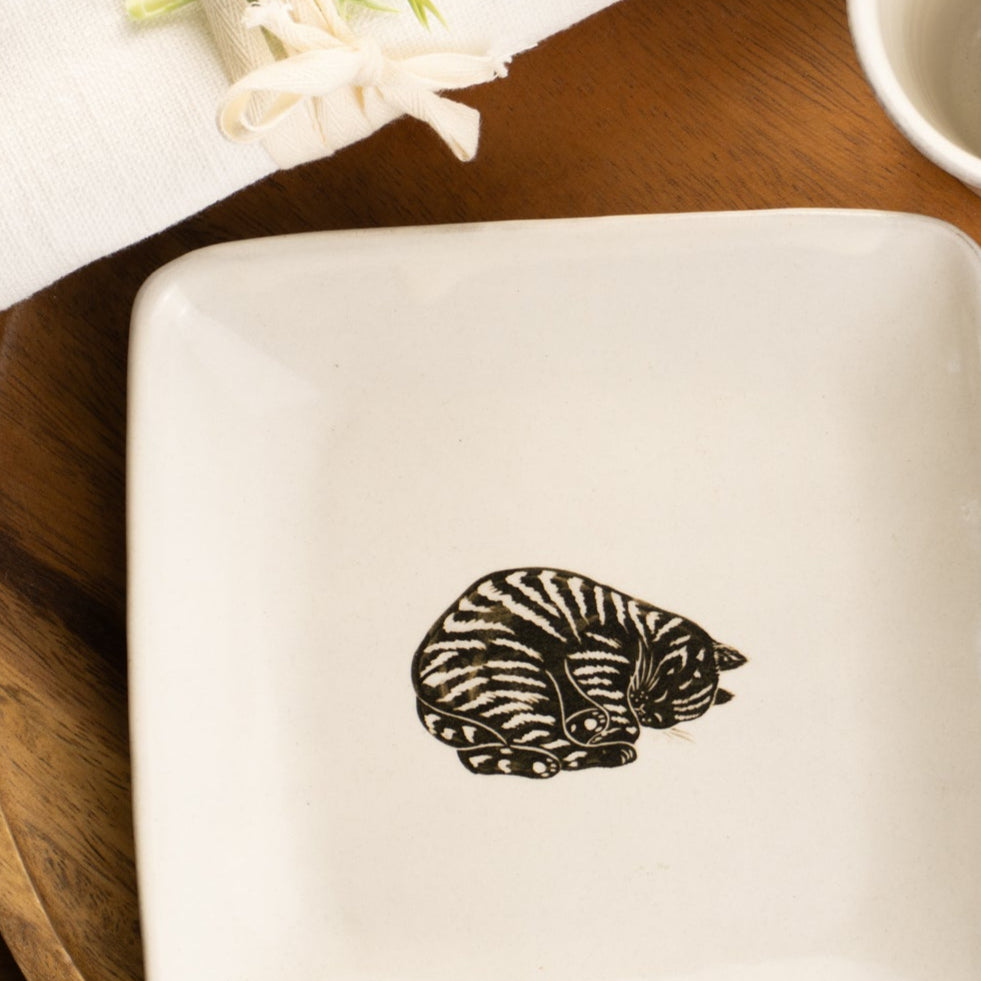 正角皿　猫　澤田卓伸 - Handcrafted Japanese pottery from Kyoto - Kyo ware / Kiyomizu ware.