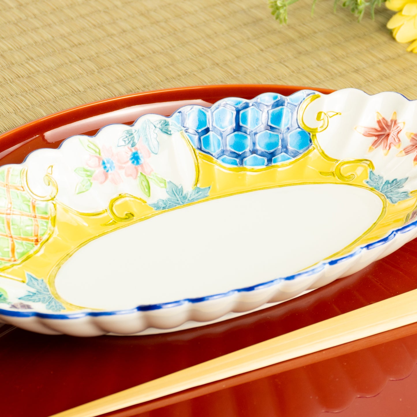 菊割長皿　交趾四季草花 有職紋　秀峰堂 KOTOPOTTER