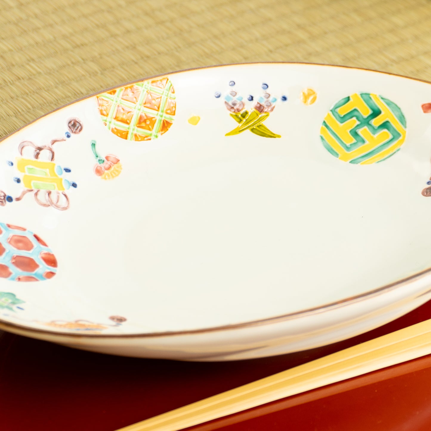 だ円皿　交趾 丸紋宝尽くし　秀峰堂 KOTOPOTTER