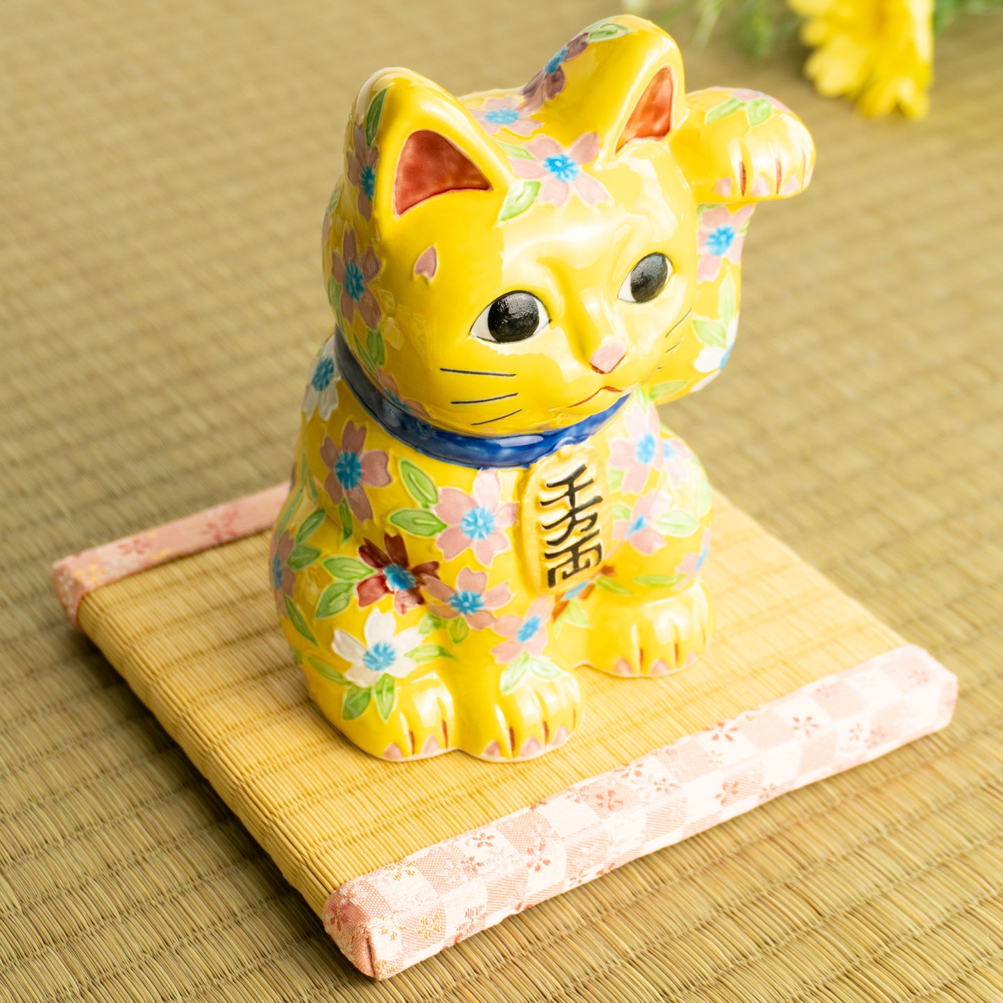 招き猫　黄交趾 桜　秀峰堂 KOTOPOTTER