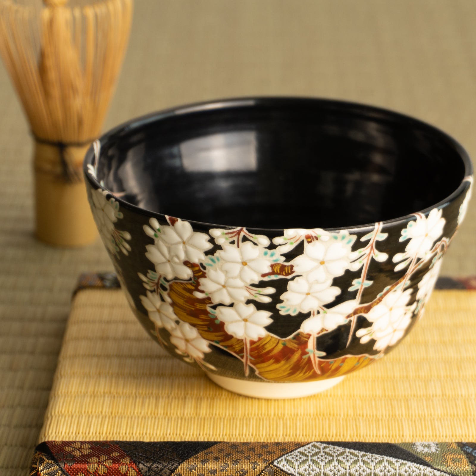 抹茶碗　黒釉枝垂れ桜　桜谷 KOTOPOTTER