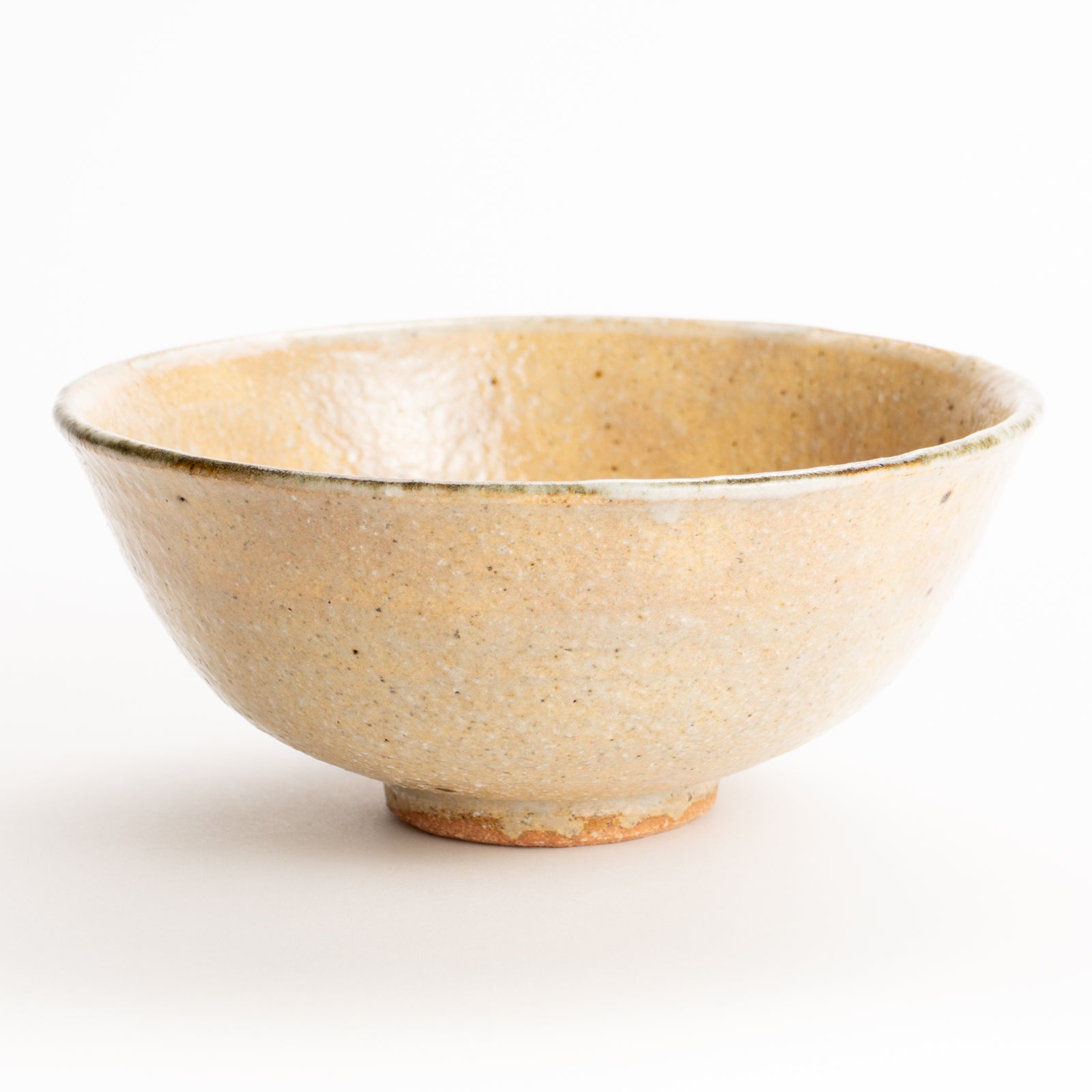 抹茶碗(平)　灰釉"さぎ草"　良二 KOTOPOTTER