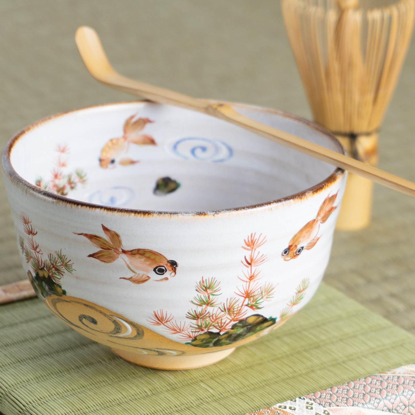 抹茶碗　灰釉"金魚と流水"　良二 KOTOPOTTER