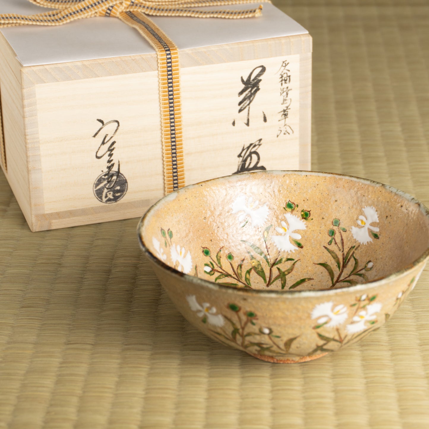 抹茶碗(平)　灰釉"さぎ草"　良二 KOTOPOTTER