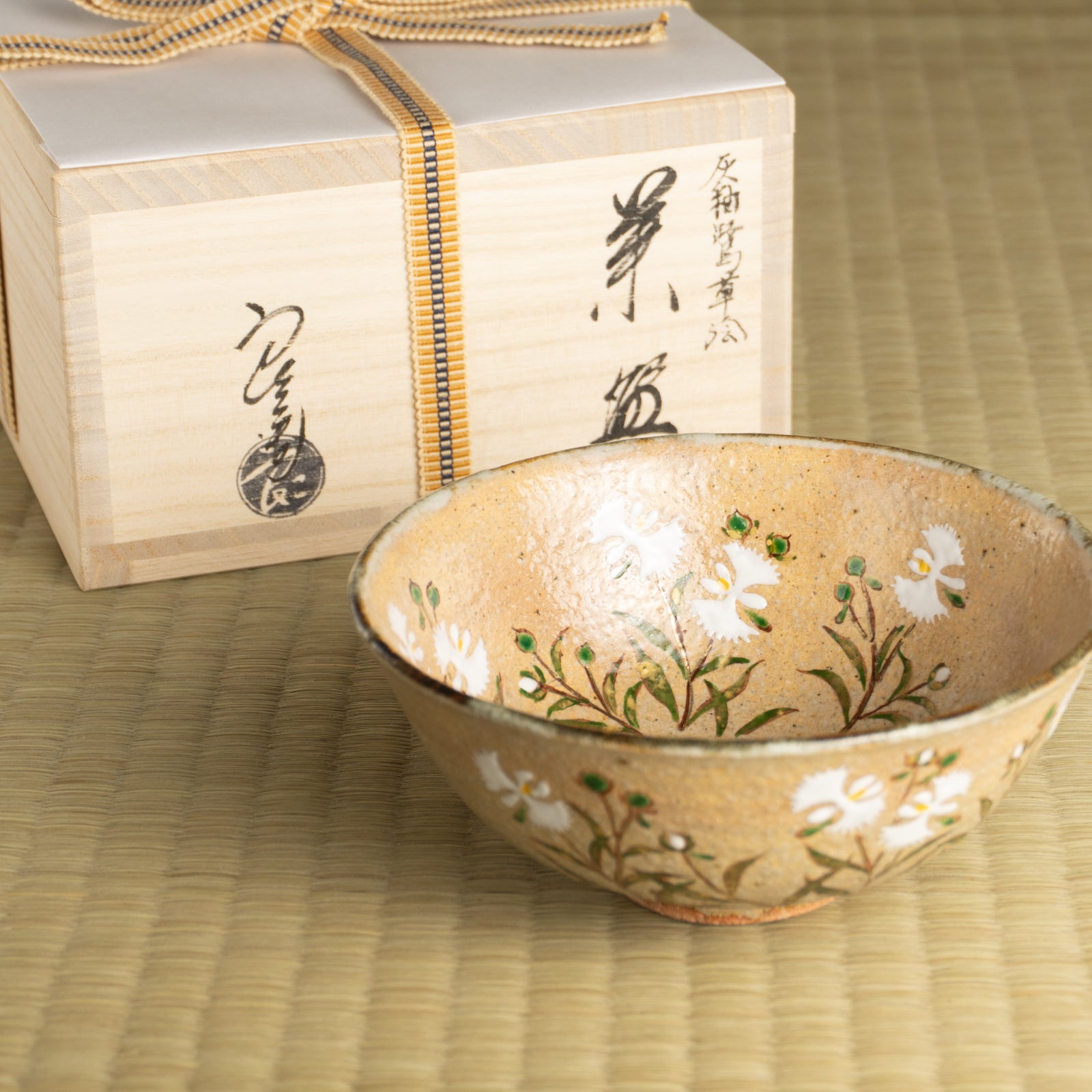 抹茶碗(平)　灰釉"さぎ草"　良二 KOTOPOTTER