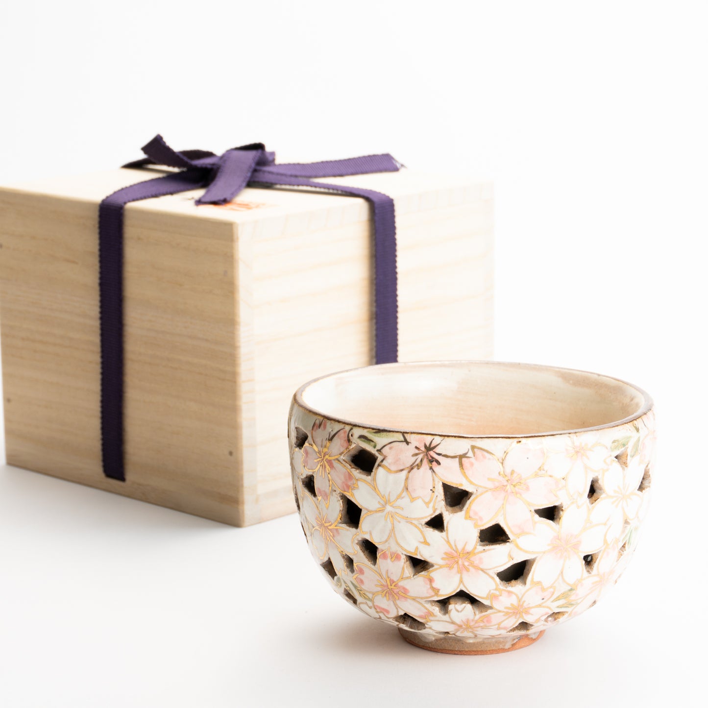 抹茶碗　透かし彫"桜図"　俊山窯 KOTOPOTTER