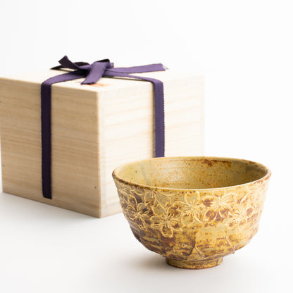抹茶碗　イラボ金彩"桜図"　俊山窯 KOTOPOTTER