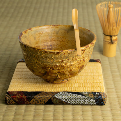 抹茶碗　イラボ金彩"桜図"　俊山窯 KOTOPOTTER
