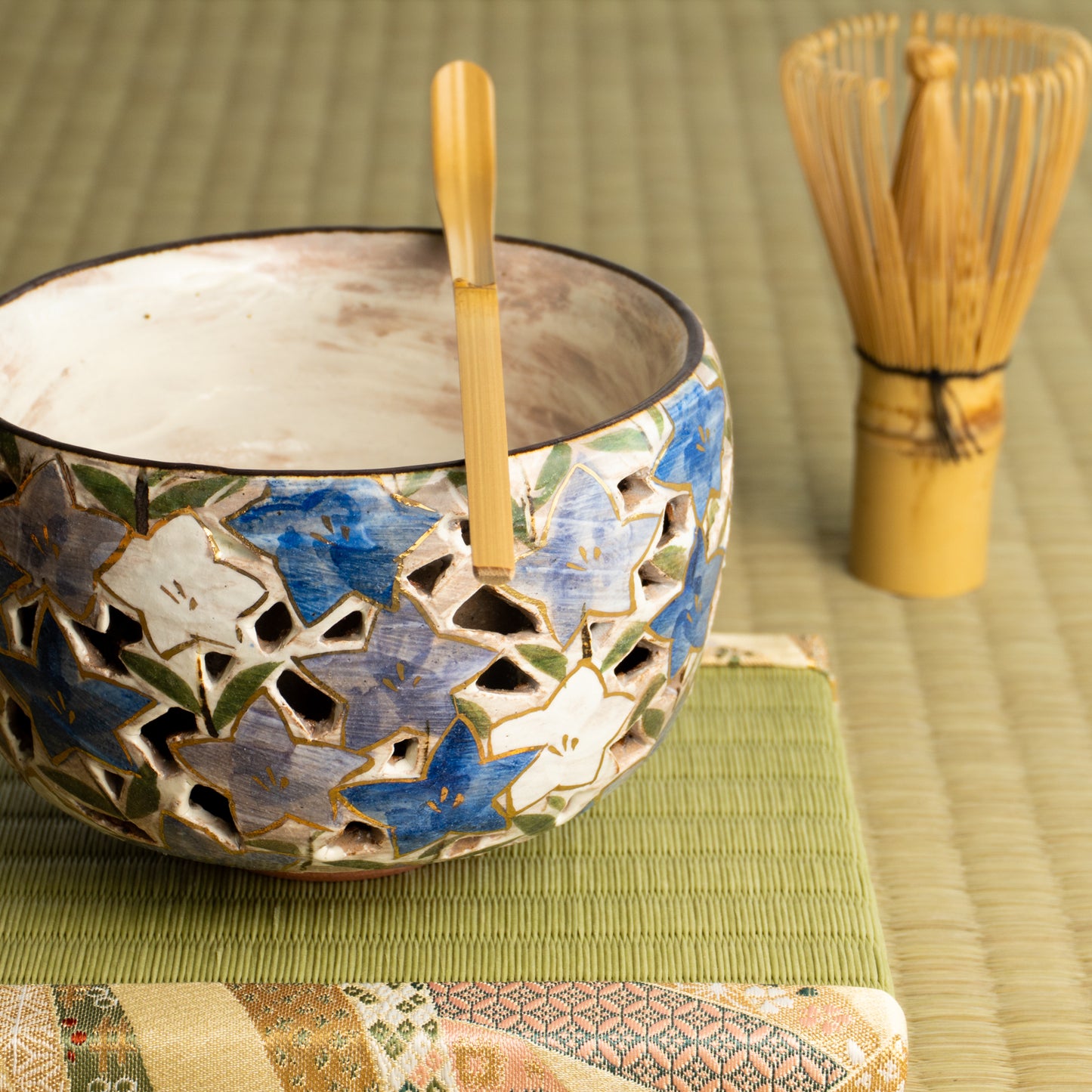 抹茶碗　透かし彫"桔梗図"　俊山窯 KOTOPOTTER