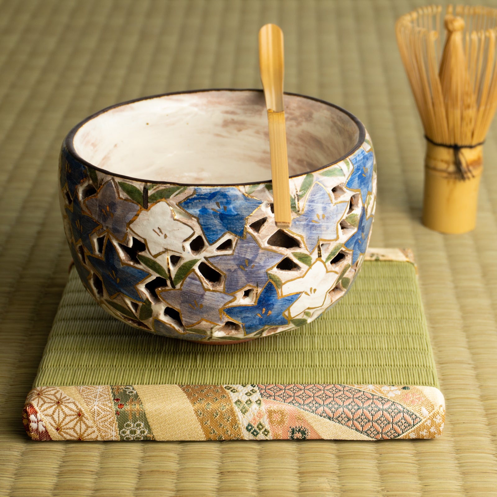 抹茶碗　透かし彫"桔梗図"　俊山窯 KOTOPOTTER