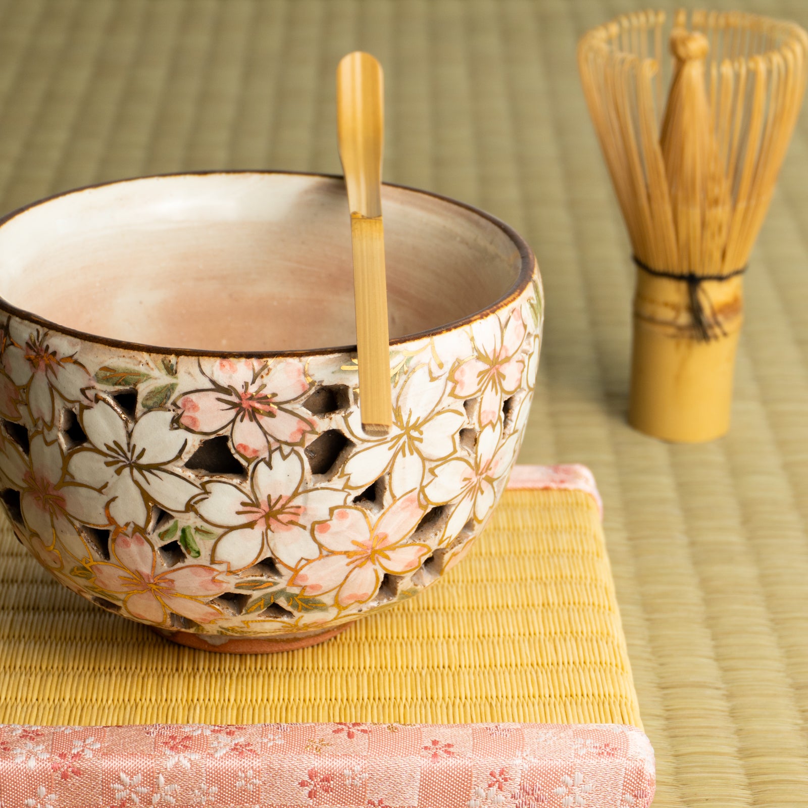 抹茶碗　透かし彫"桜図"　俊山窯 KOTOPOTTER