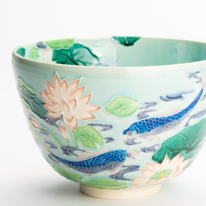 抹茶碗　淡青交趾 "蓮に鯉"　一如 KOTOPOTTER
