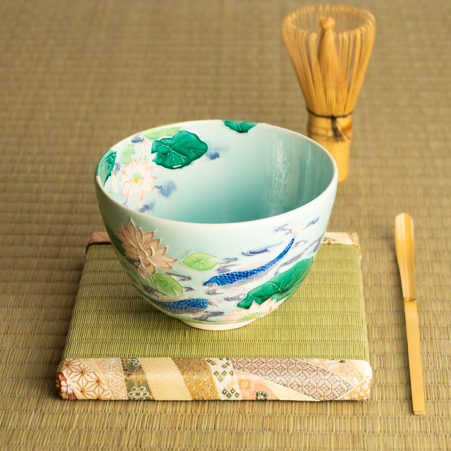 抹茶碗　淡青交趾 "蓮に鯉"　一如 KOTOPOTTER