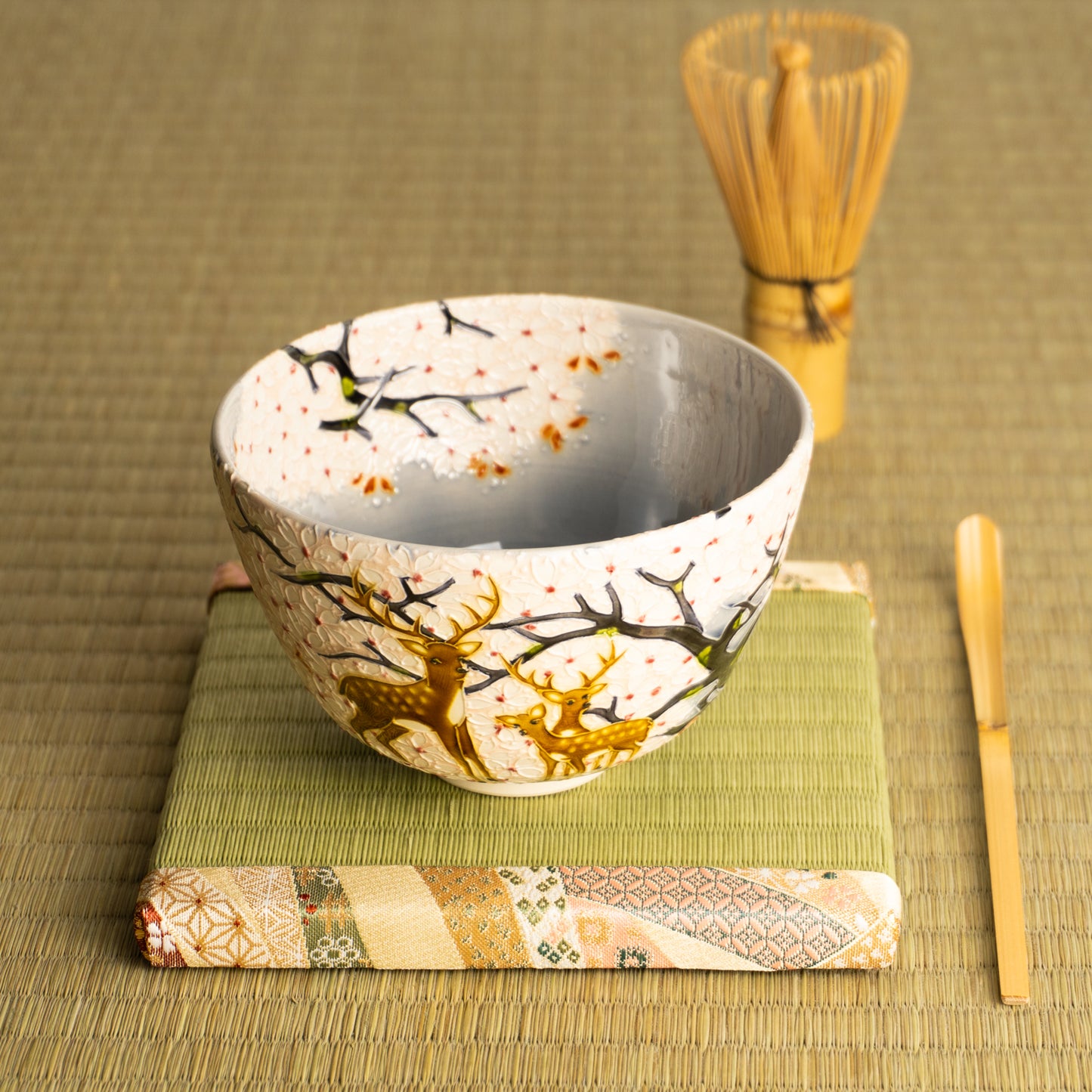 抹茶碗　淡紫交趾"桜に鹿"　一如 KOTOPOTTER