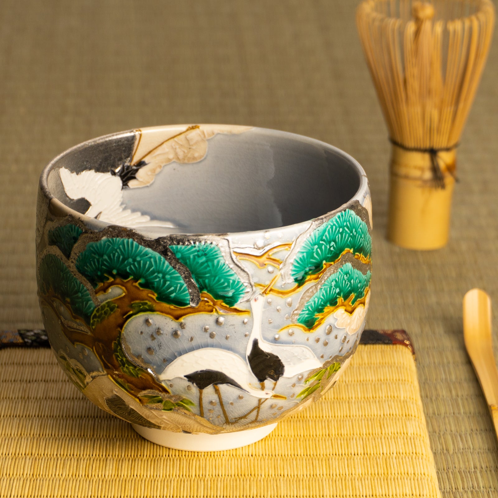 抹茶碗　淡紫交趾"月下に雪松と鶴"　一如 KOTOPOTTER
