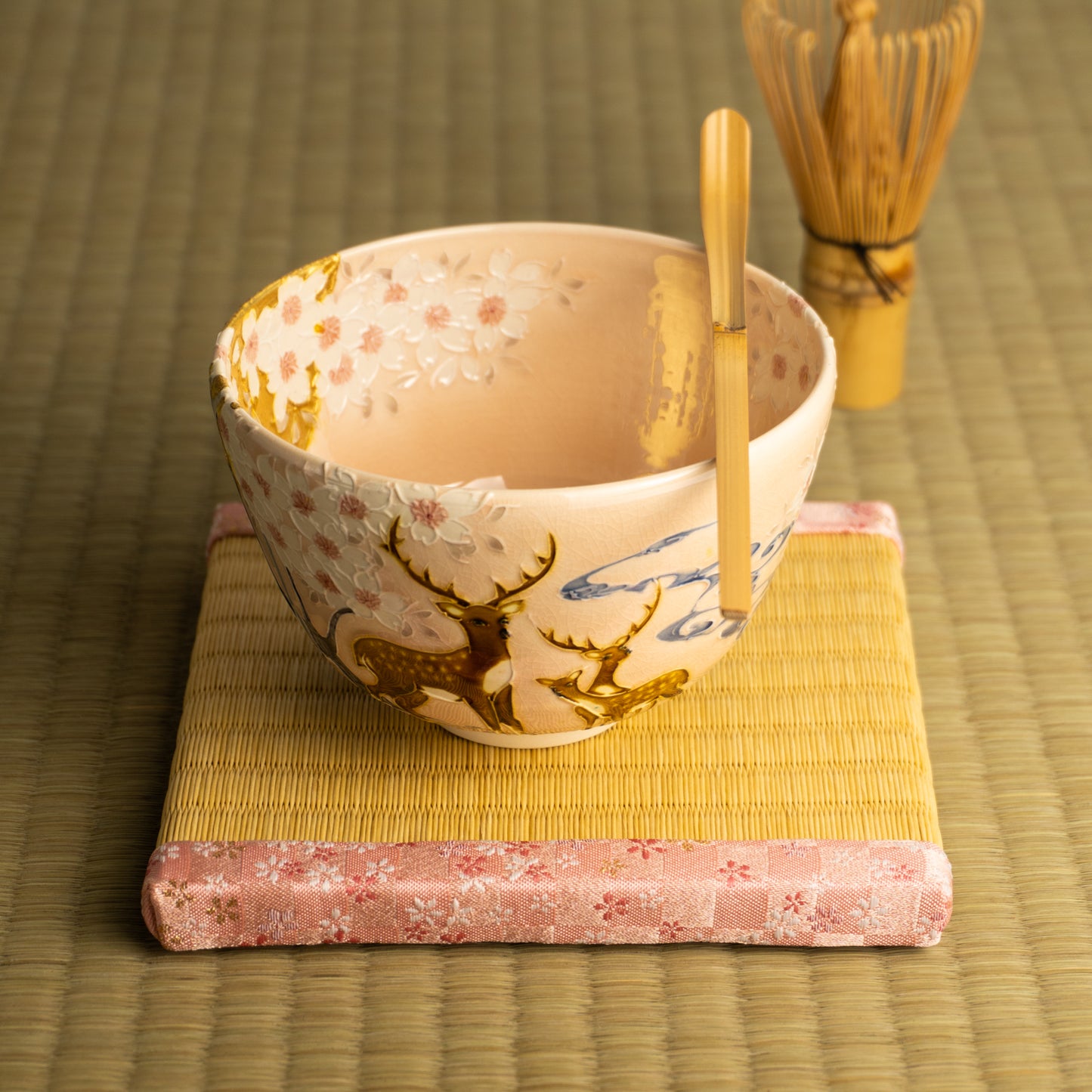 抹茶碗　淡桃交趾"月下に桜に鹿"　一如 KOTOPOTTER
