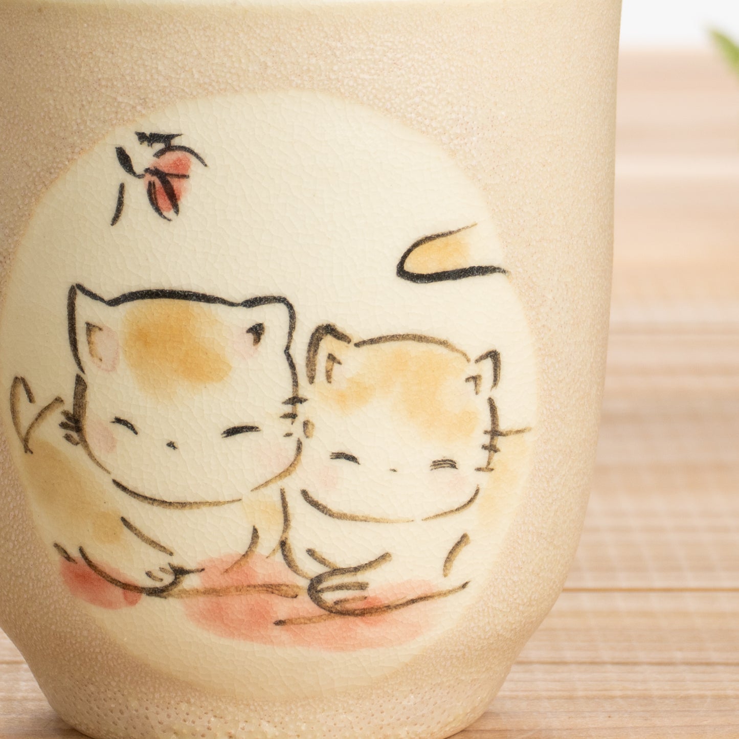 湯呑(小)　仲良し猫F　工房咲楽 - Handcrafted Japanese pottery from Kyoto - Kyo ware / Kiyomizu ware.