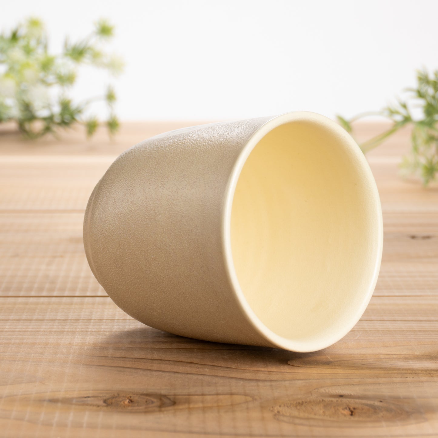 湯呑(小)　仲良し猫F　工房咲楽 - Handcrafted Japanese pottery from Kyoto - Kyo ware / Kiyomizu ware.