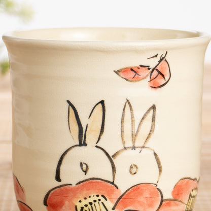 湯呑(小)　仲良しウサギA　工房咲楽 - Handcrafted Japanese pottery from Kyoto - Kyo ware / Kiyomizu ware.