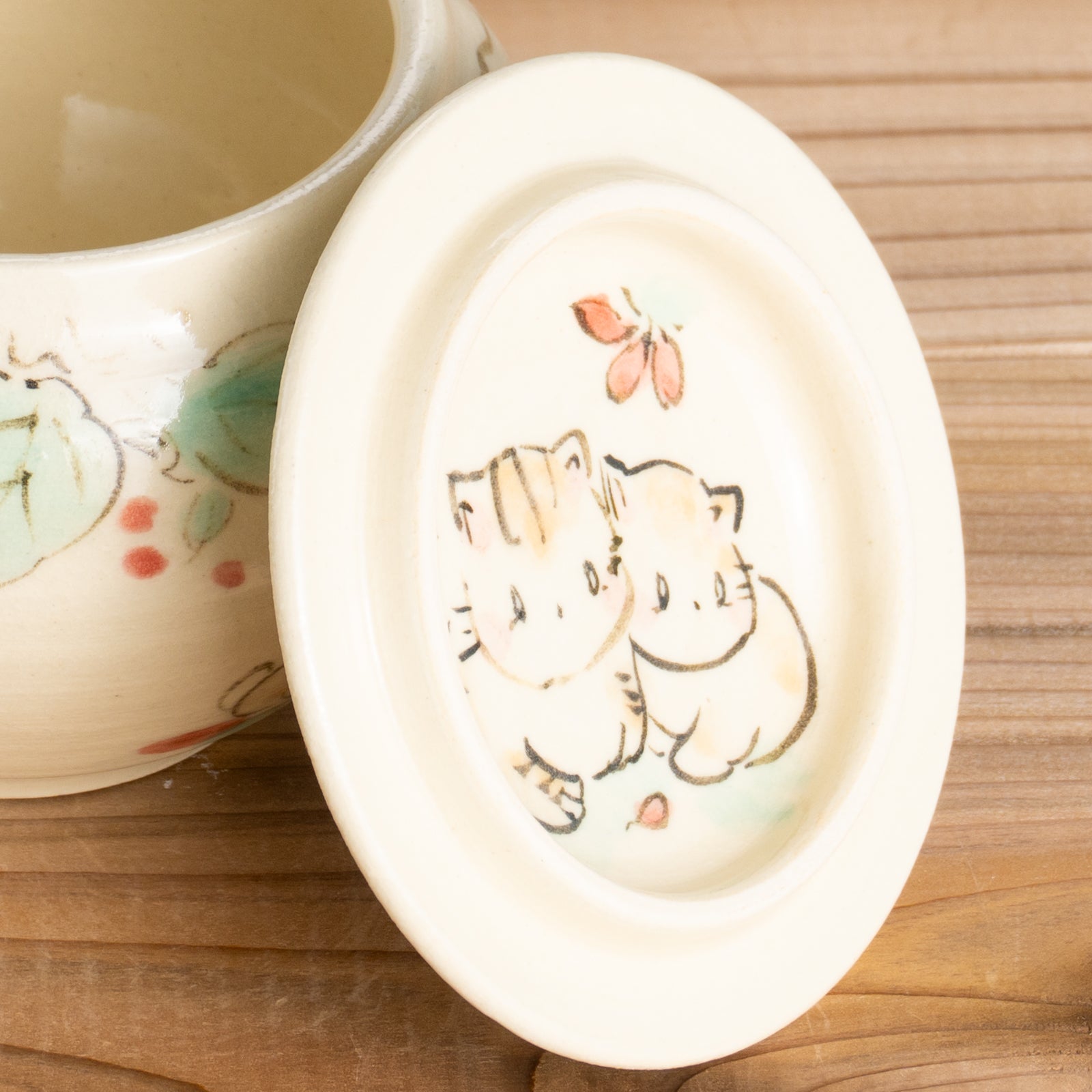 蓋物　仲良し猫　工房咲楽 - Handcrafted Japanese pottery from Kyoto - Kyo ware / Kiyomizu ware.