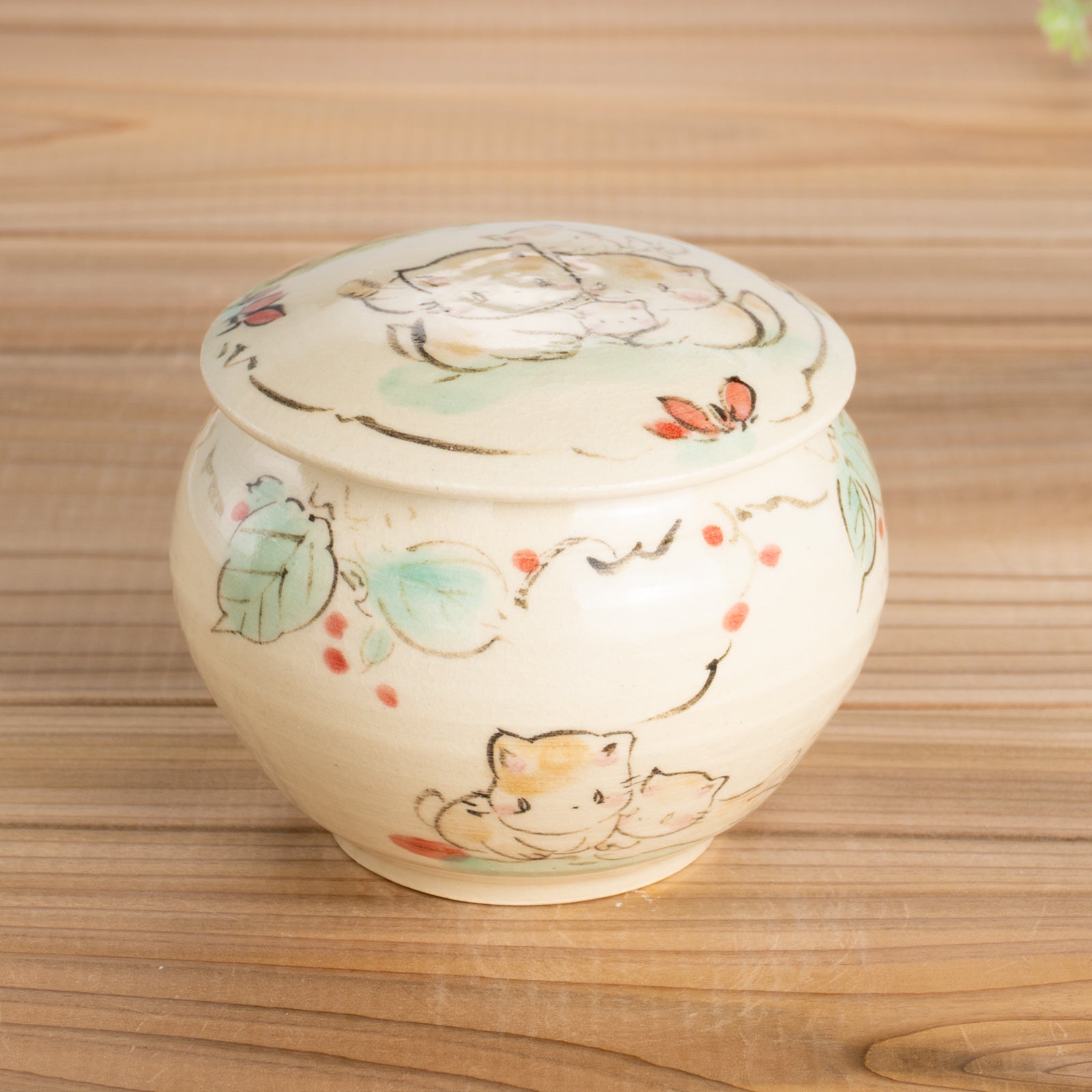 蓋物　仲良し猫　工房咲楽 - Handcrafted Japanese pottery from Kyoto - Kyo ware / Kiyomizu ware.