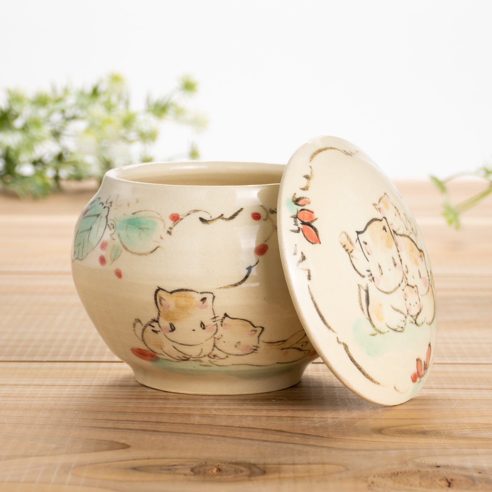 蓋物　仲良し猫　工房咲楽 - Handcrafted Japanese pottery from Kyoto - Kyo ware / Kiyomizu ware.