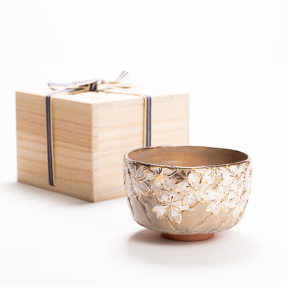 抹茶碗　黒陶金彩 桜絵　俊山窯 KOTOPOTTER