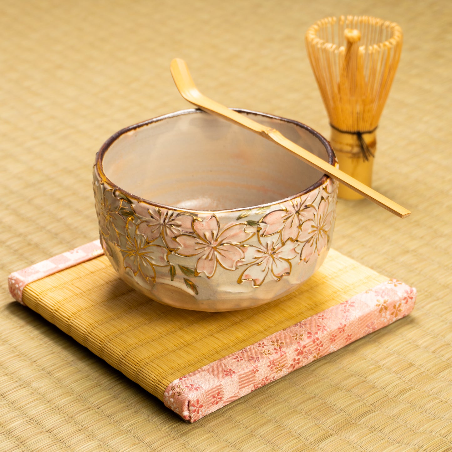 抹茶碗　イッチン金彩 桜絵　俊山窯 KOTOPOTTER