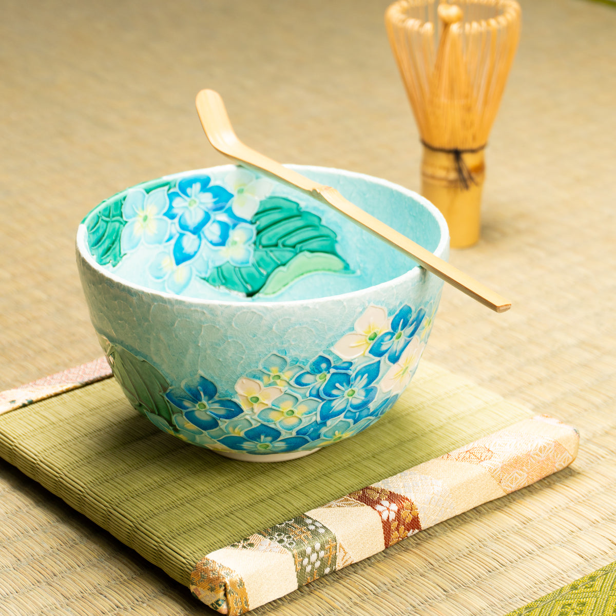 抹茶碗　淡青交趾"紫陽花"　一如 KOTOPOTTER