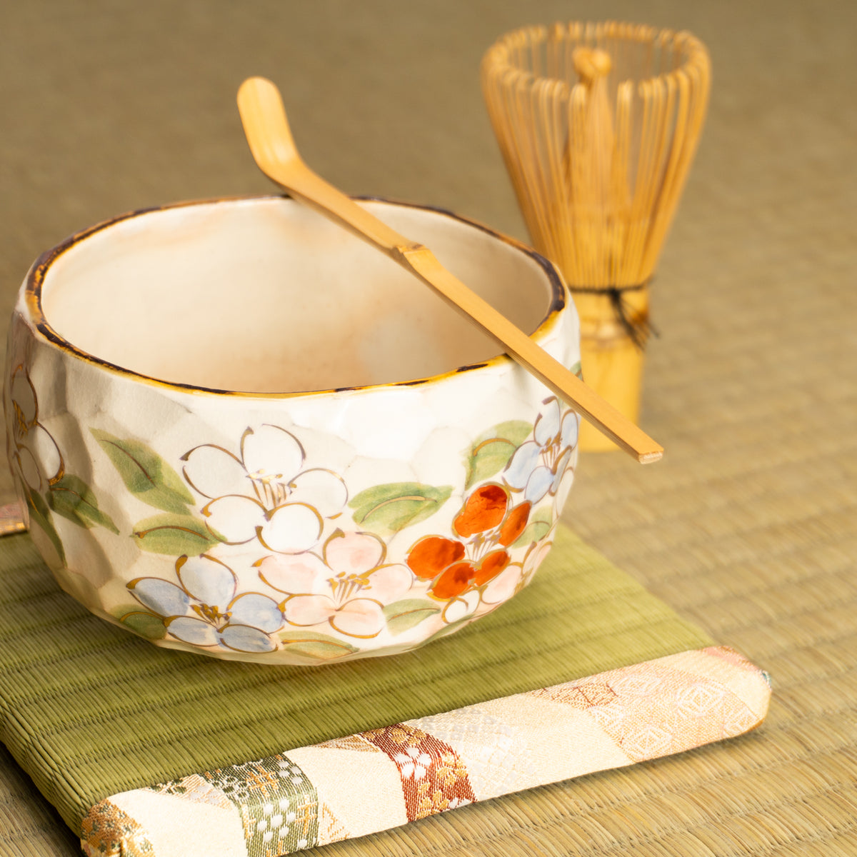 抹茶碗　色絵 椿之図　俊山窯 KOTOPOTTER