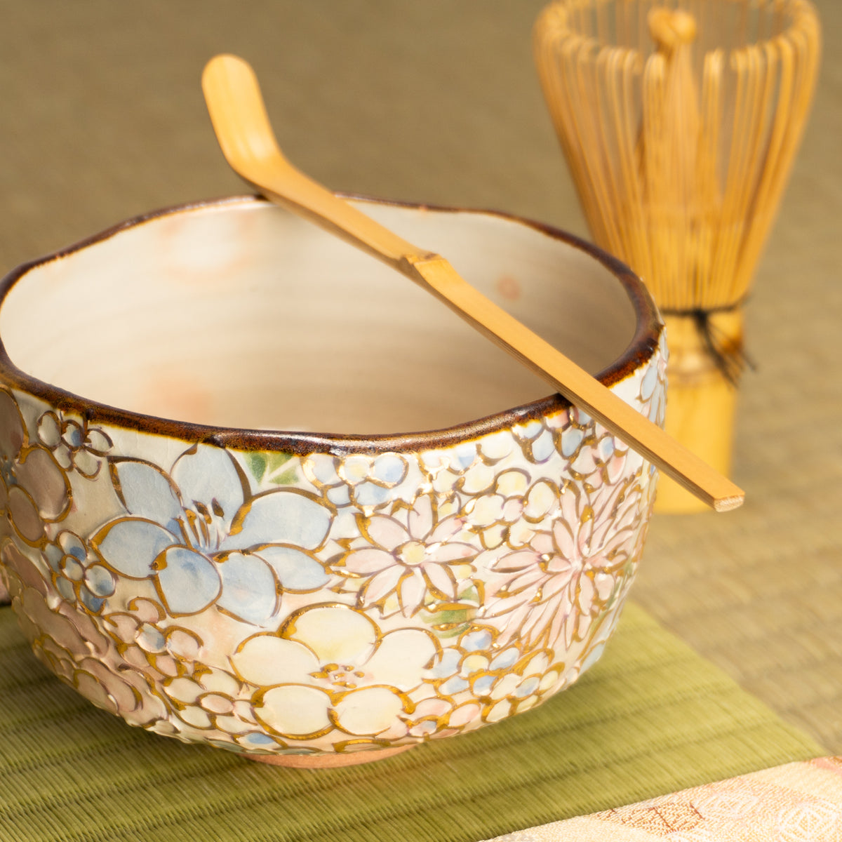 抹茶碗　色絵金彩 花詰　俊山窯 KOTOPOTTER