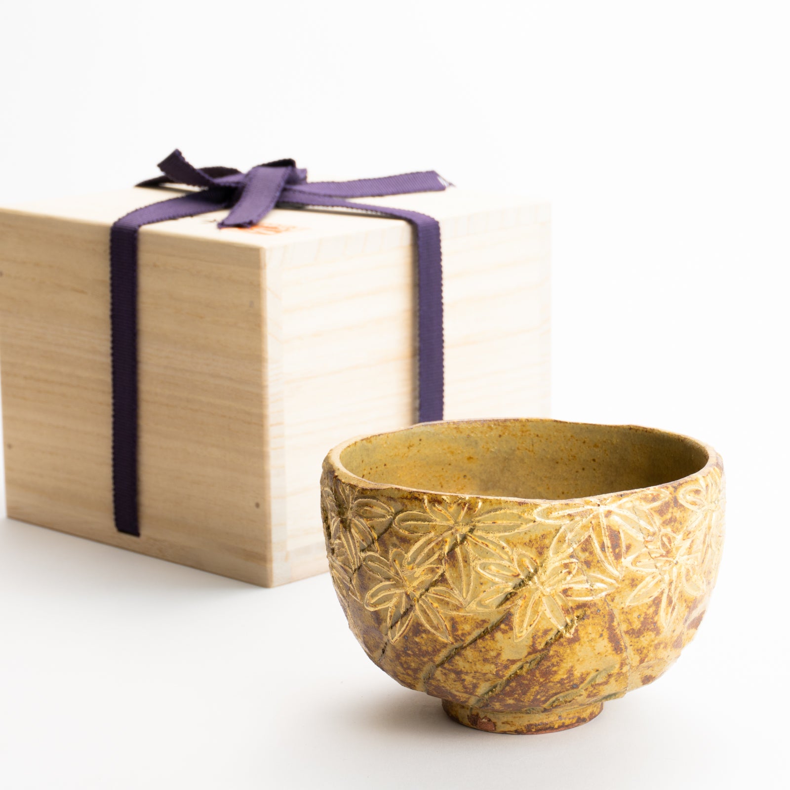 抹茶碗　イラボ金彩"楓図"A　俊山窯 KOTOPOTTER
