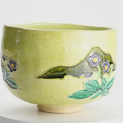 抹茶碗　萌黄交趾 スミレ　山本一如