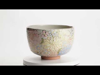 抹茶碗　色絵金彩 花詰　俊山窯