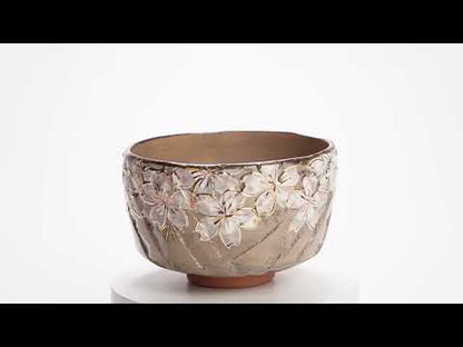 抹茶碗　黒陶金彩 桜絵　俊山窯