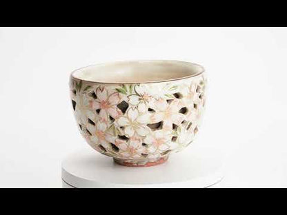抹茶碗　透かし彫"桜図"　俊山窯
