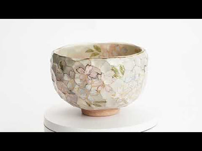 抹茶碗　色絵"桜之図"　俊山窯