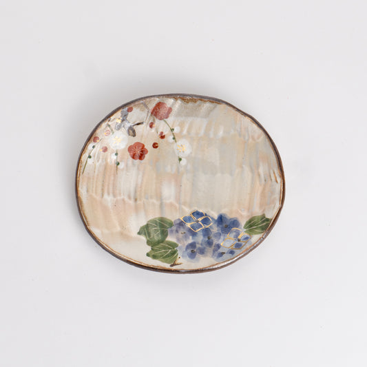 楕円小皿　梅と紫陽花　俊山窯 - Handcrafted Japanese pottery from Kyoto - Kyo ware / Kiyomizu ware.